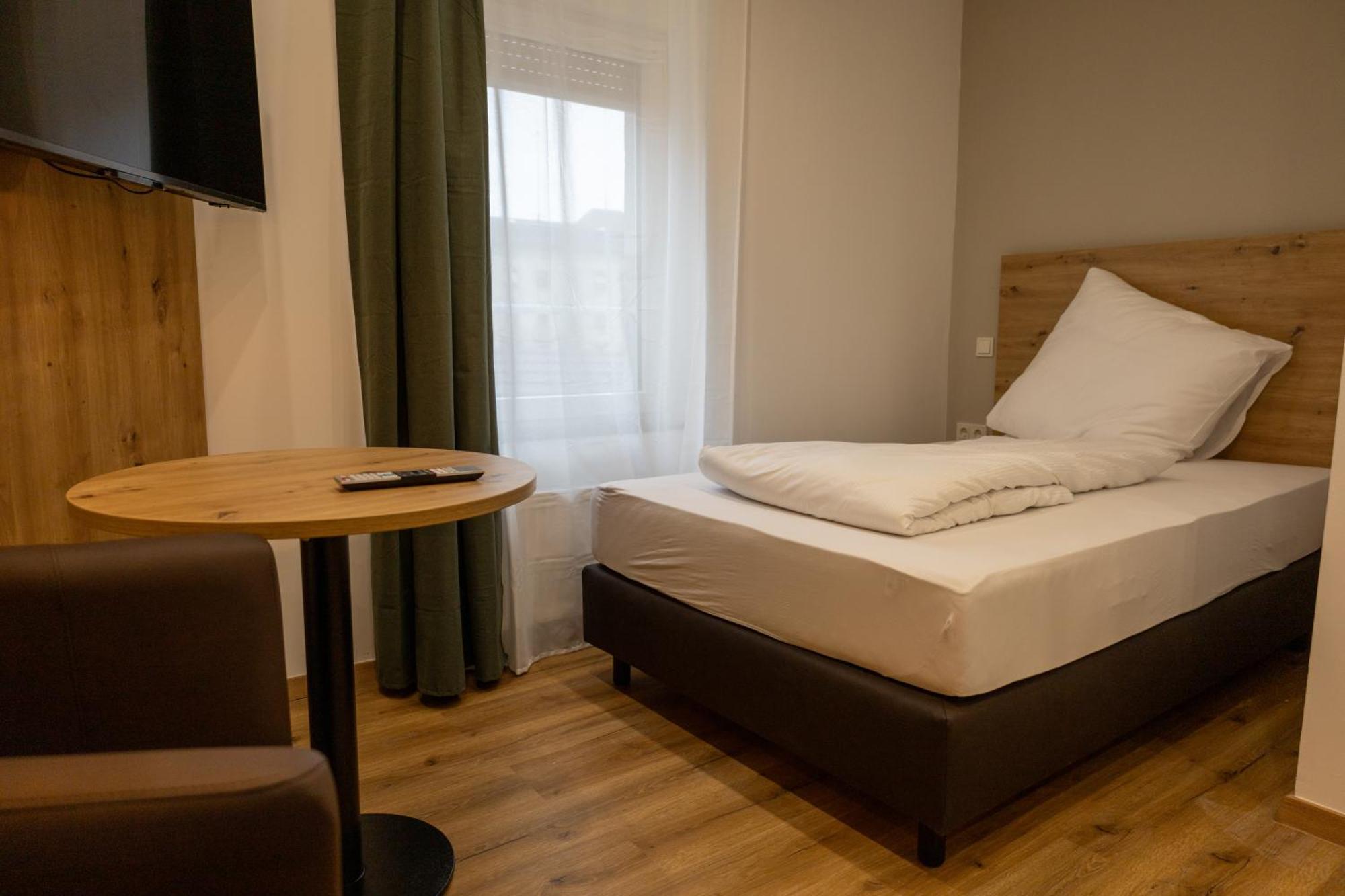 Hln Apartments Am Bahnhof Саарбрюккен Экстерьер фото